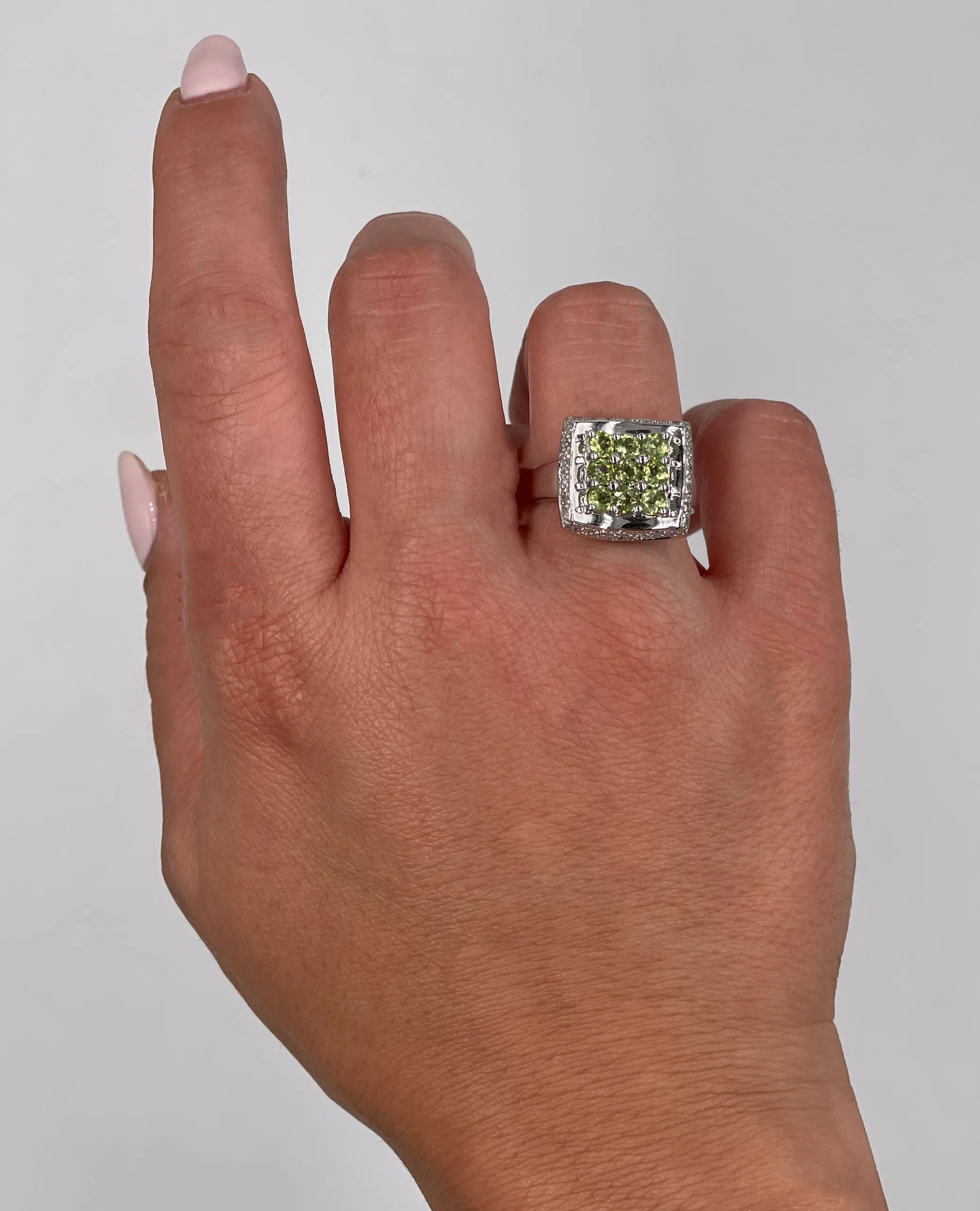 14K White Gold Peridot & Diamond Ring