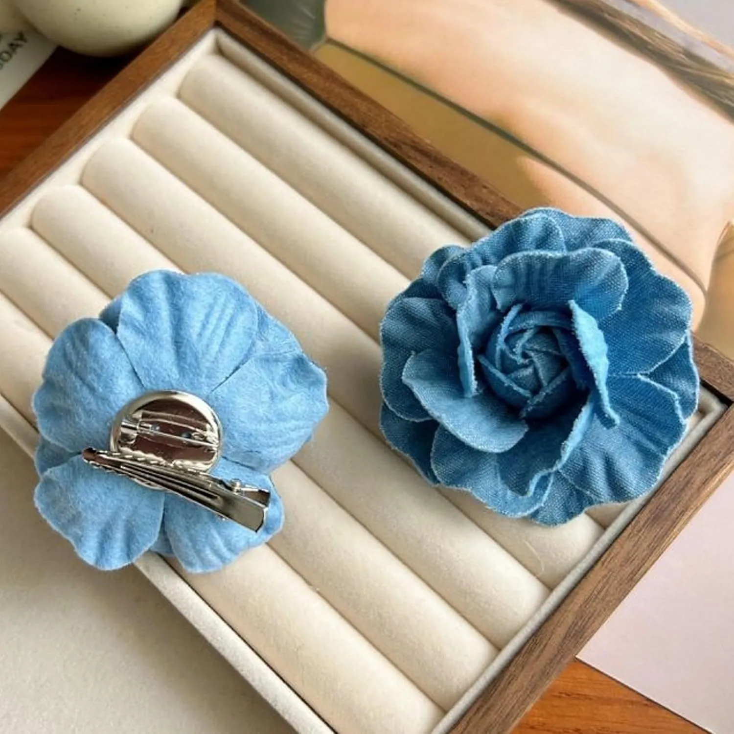 Dcfywl731 3Pcs Flower Brooch Pins Jewelry Brooches for Women Denim Light Blue Large Camellia Flower Brooches Lapel Pins for Wedding Party Promance Dance Dress Clothes Accessories Costume