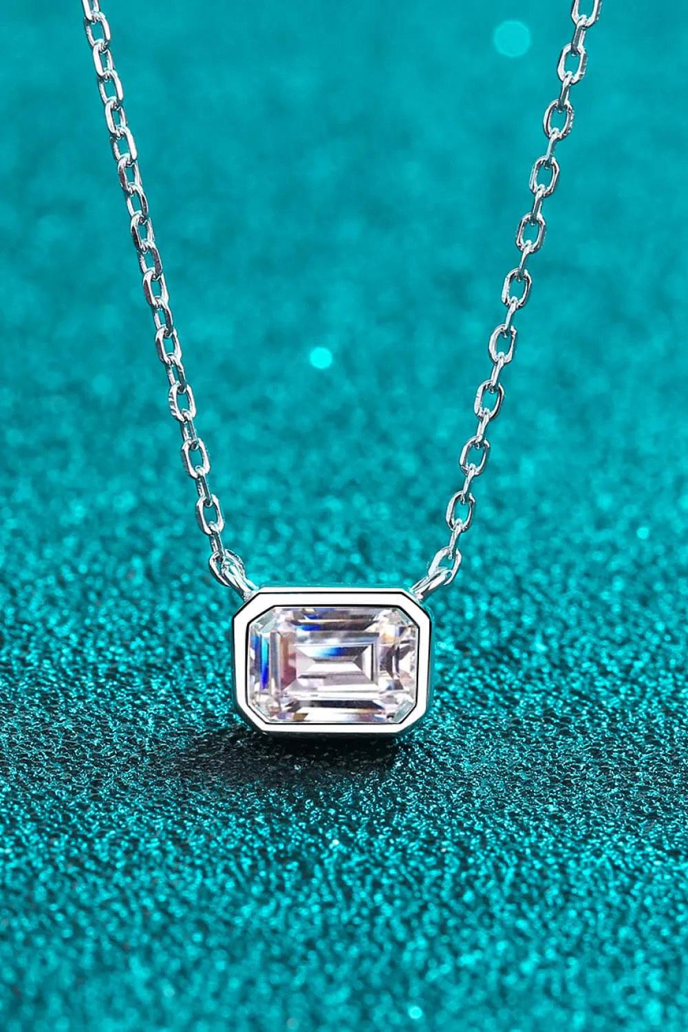 Elegant Moissanite Pendant Necklace - 1 Carat