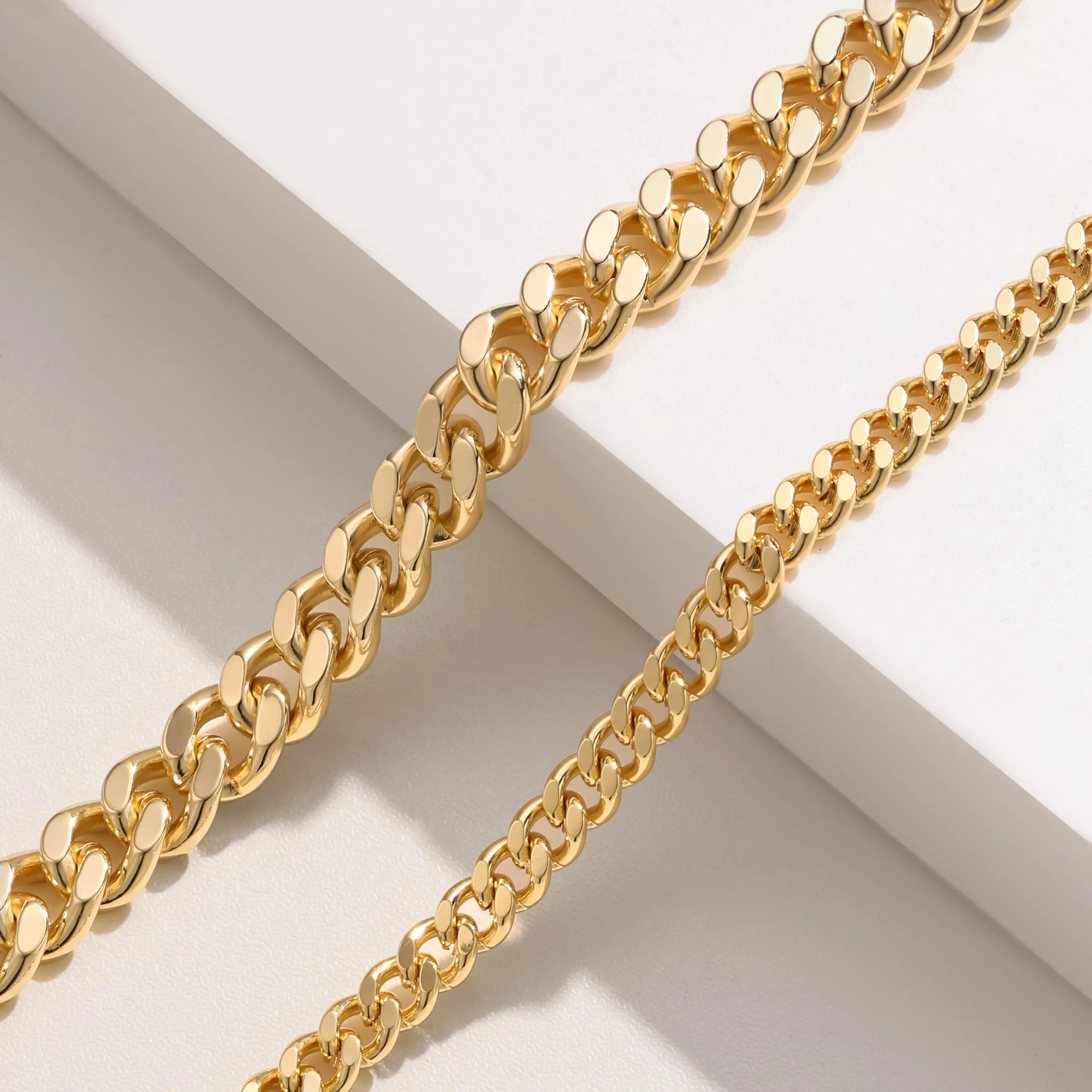 Foxgirl Gold Ankle Bracelets for Women 14K Gold Plated Anklets for Women Waterproof Minimalist Cuban Link Anklets Set Dainty Layered Ankle Bracelets Beach Anklets for Women Gold Anklet Jewelry Gifts