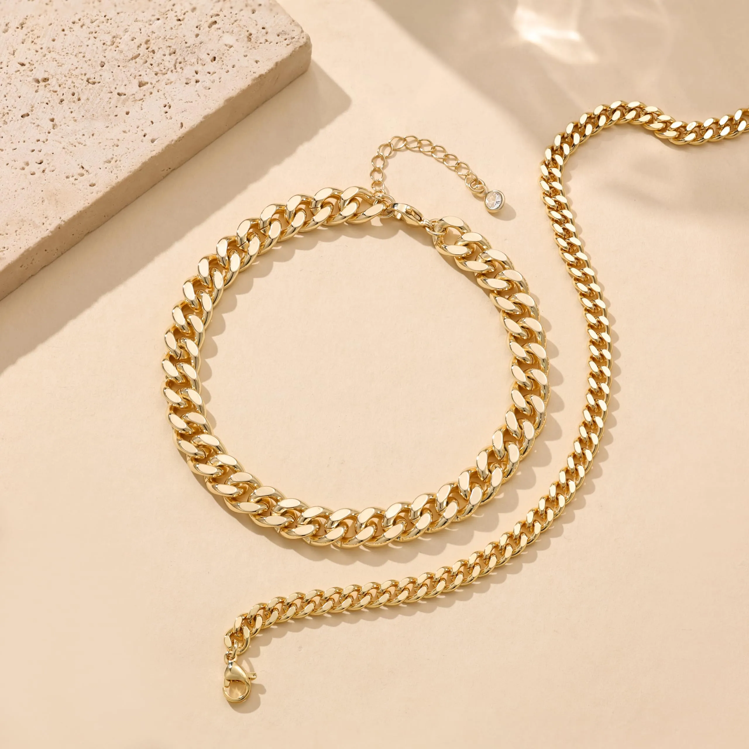 Foxgirl Gold Ankle Bracelets for Women 14K Gold Plated Anklets for Women Waterproof Minimalist Cuban Link Anklets Set Dainty Layered Ankle Bracelets Beach Anklets for Women Gold Anklet Jewelry Gifts