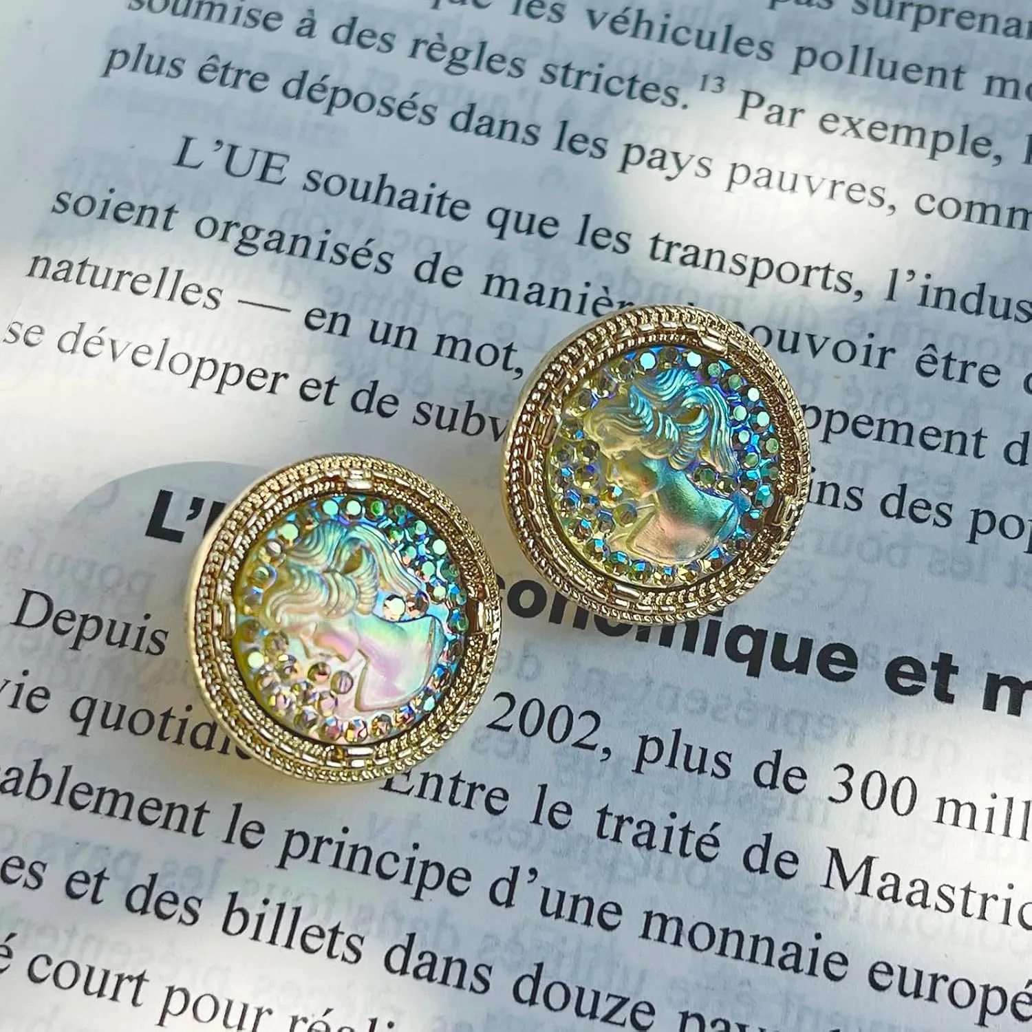 Gold Tone Sparkle Cameo Earrings, Vintage Jewelry Victorian Art Deco Antique Retro Style Cameo Stud Earrings Clip on Earrings