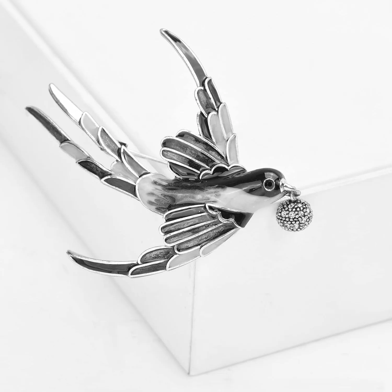 Lovely Enamel Rhinestone Flying Swallow Bird Brooch Pins Breastpin Wedding Brooches Lapel Pin Badge Jewelry Gifts