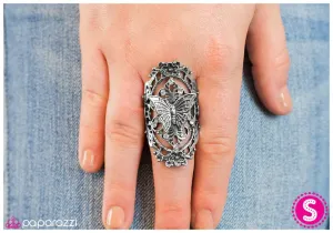 Paparazzi Ring ~ Burlesque - White