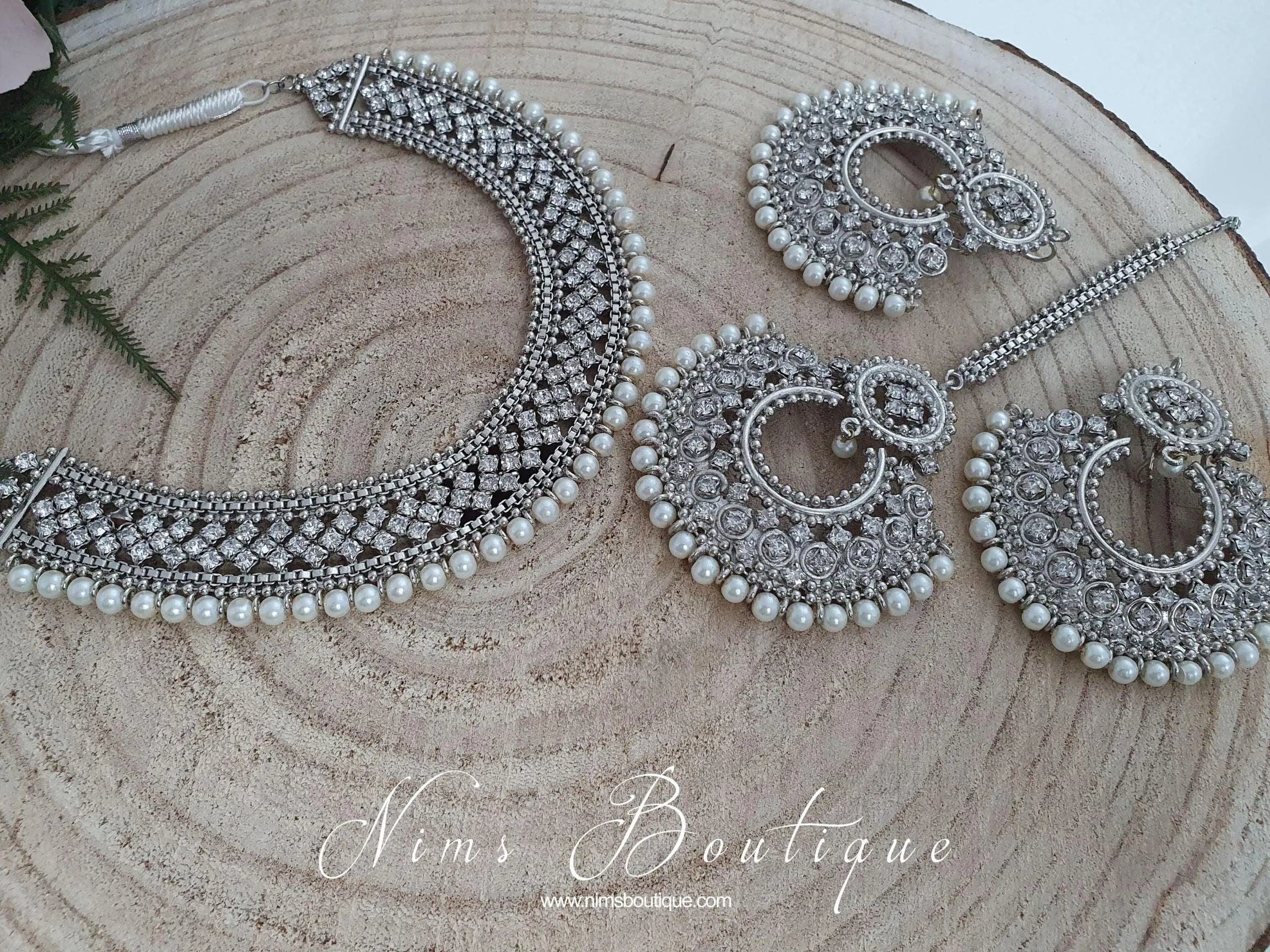 Royal Silver & Pearl Chand Tikka Set (6cm)
