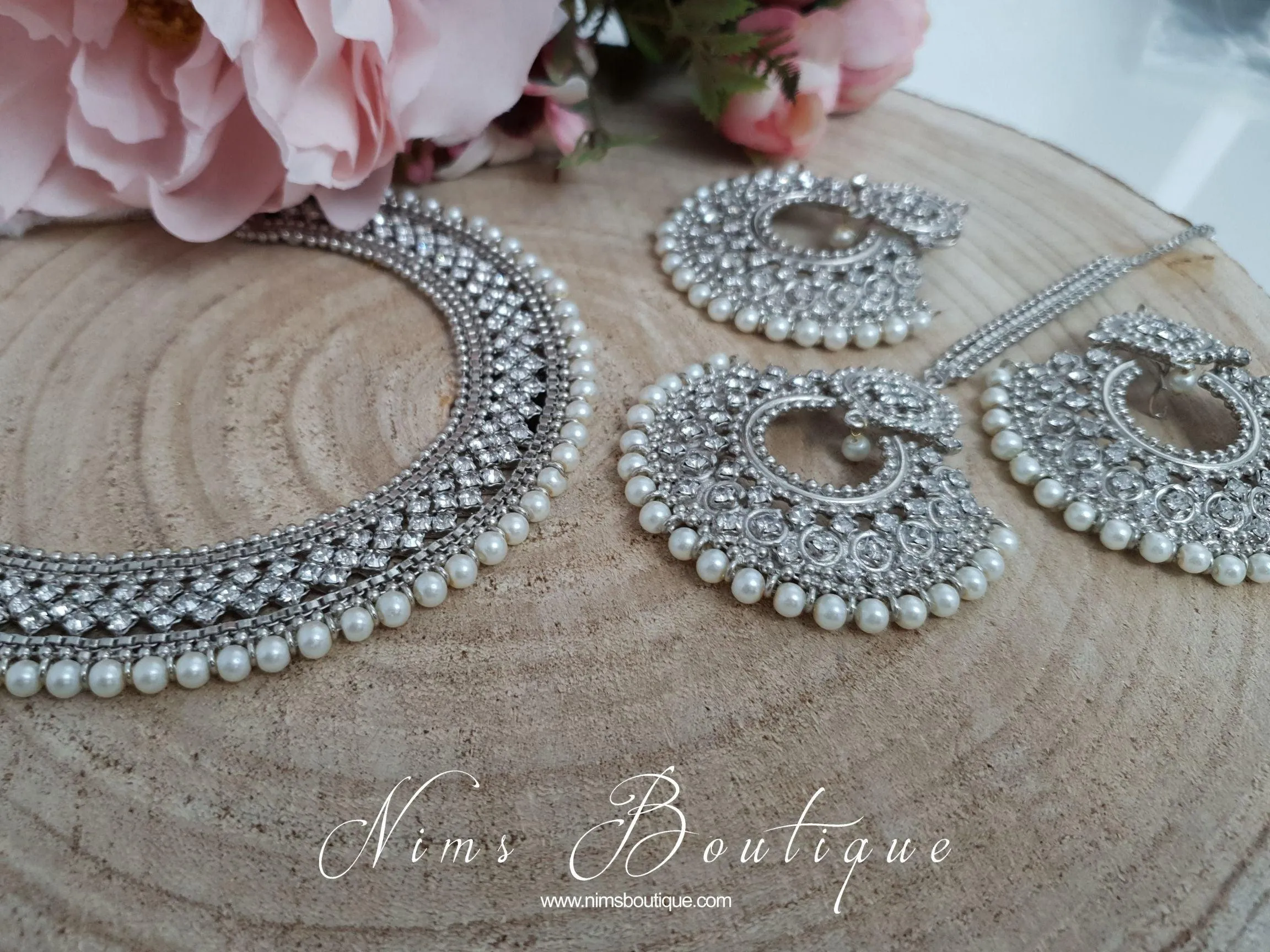 Royal Silver & Pearl Chand Tikka Set (6cm)